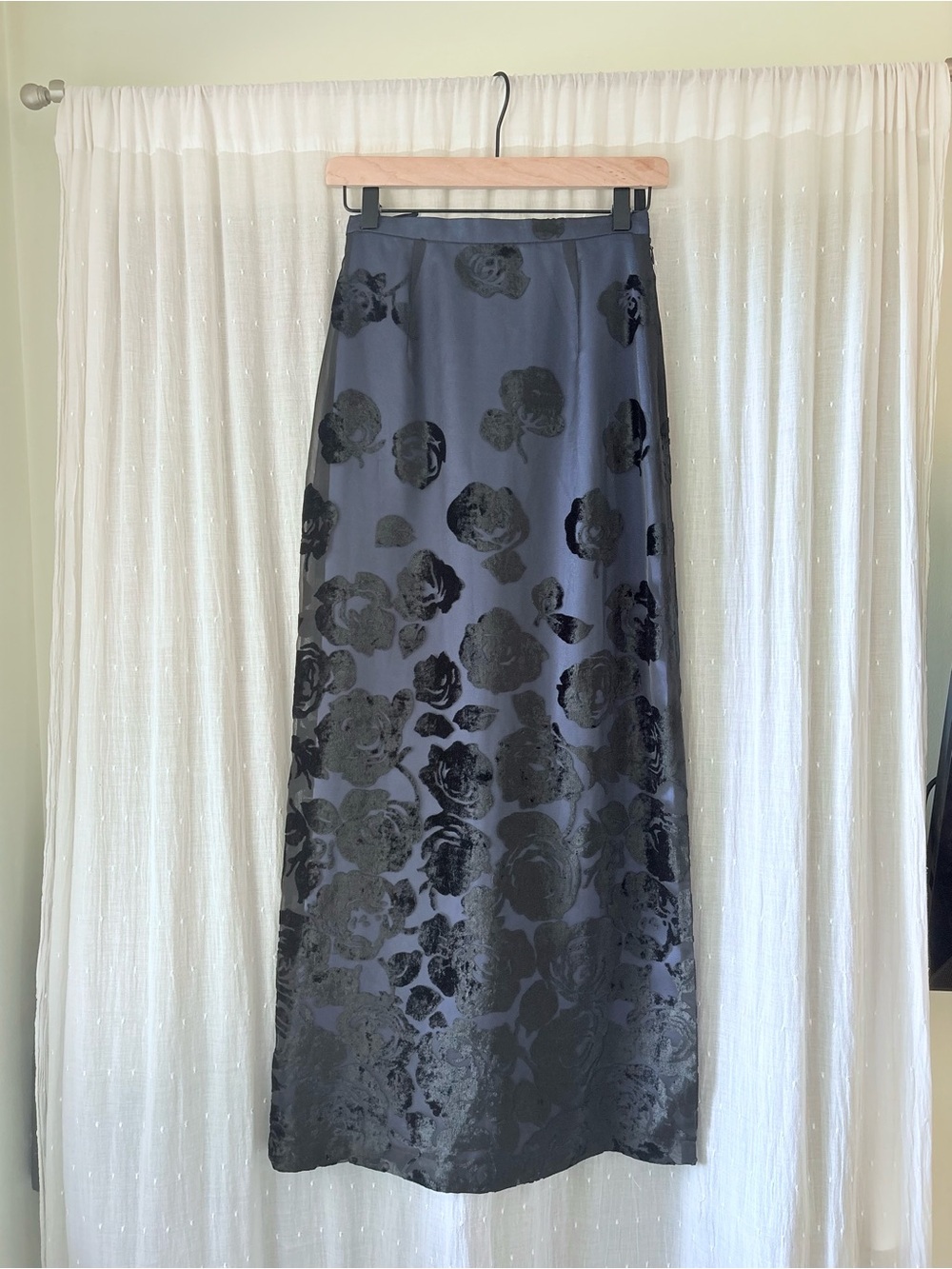 Vintage Elegant Black Floral-Appliqué Maxi Skirt